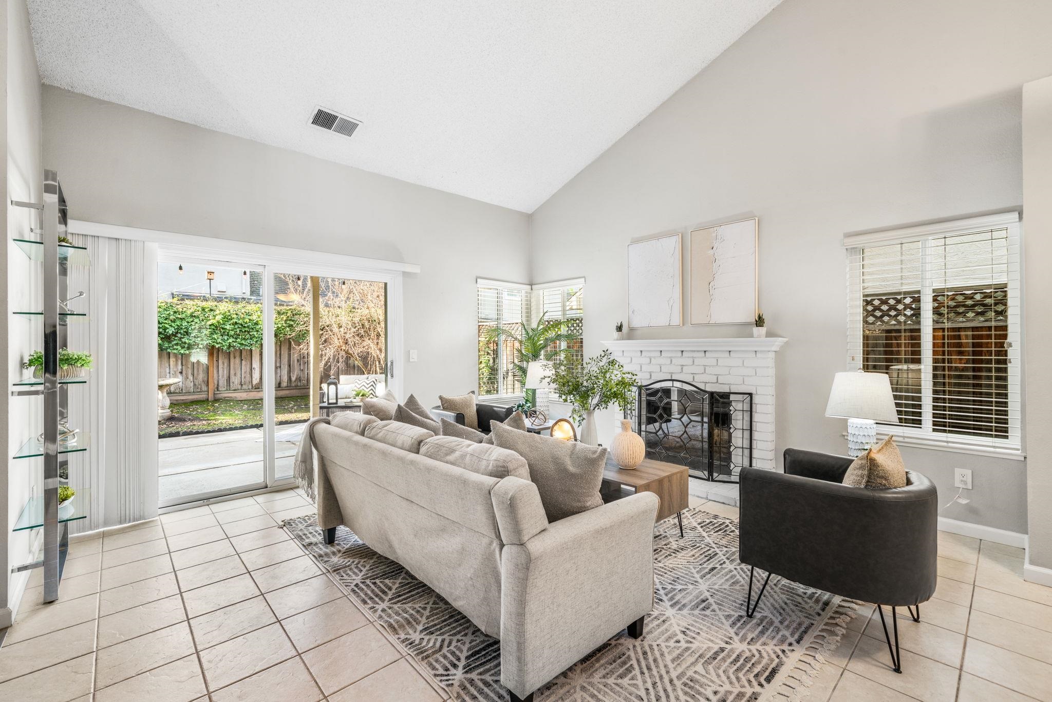 2128 Alexander Way