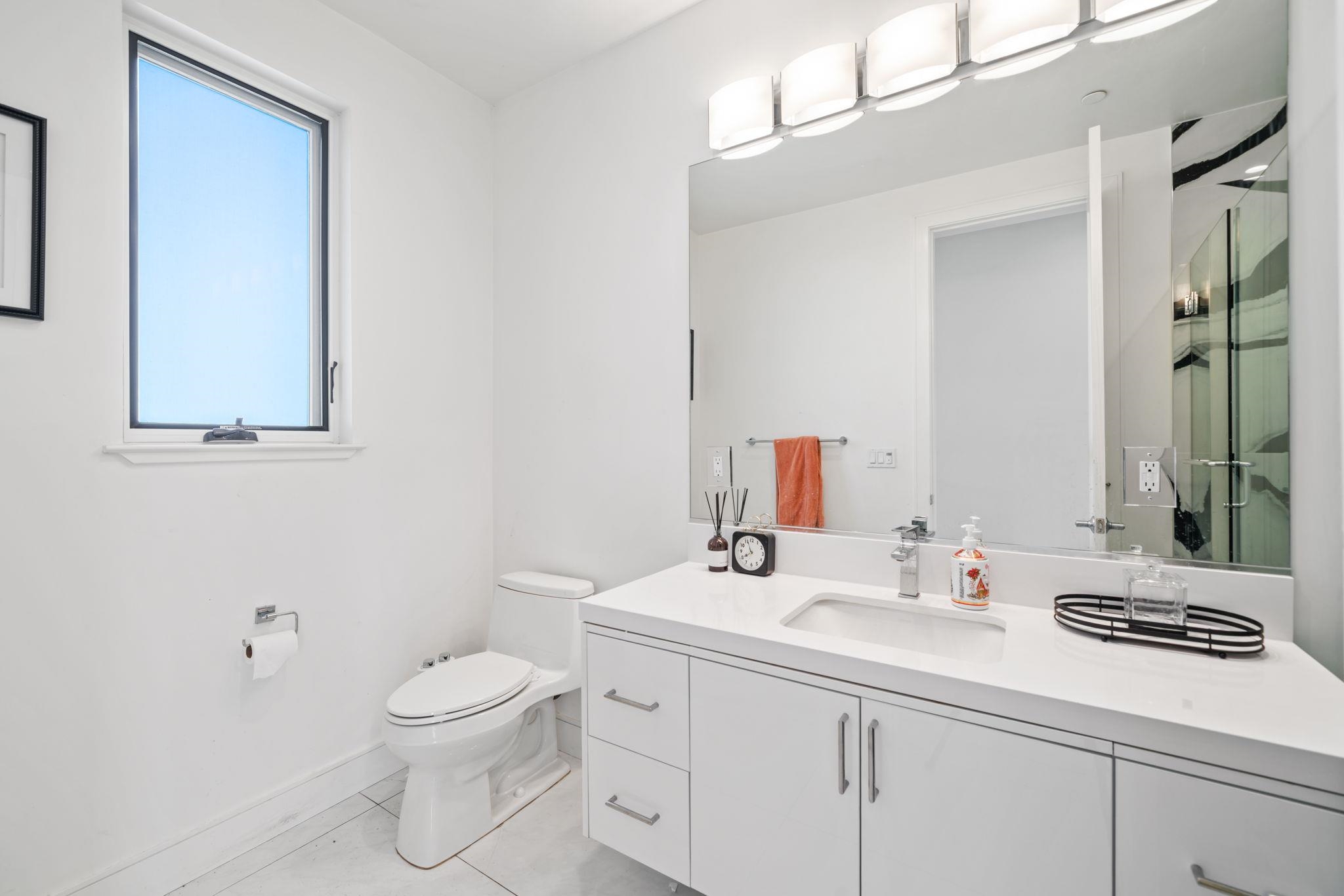 7778 Laguna Heights Ct