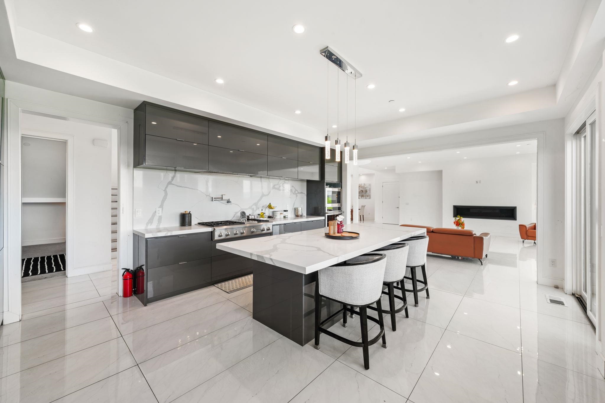 7778 Laguna Heights Ct