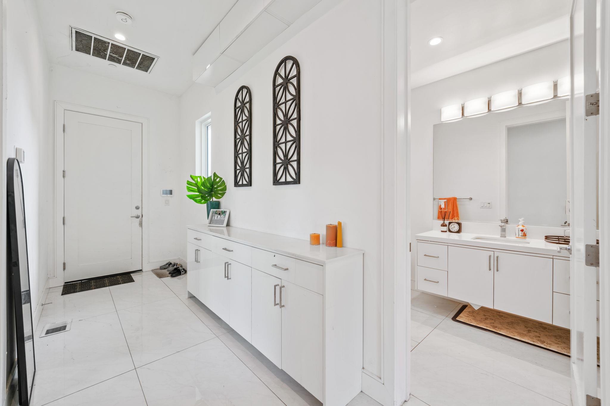 7778 Laguna Heights Ct