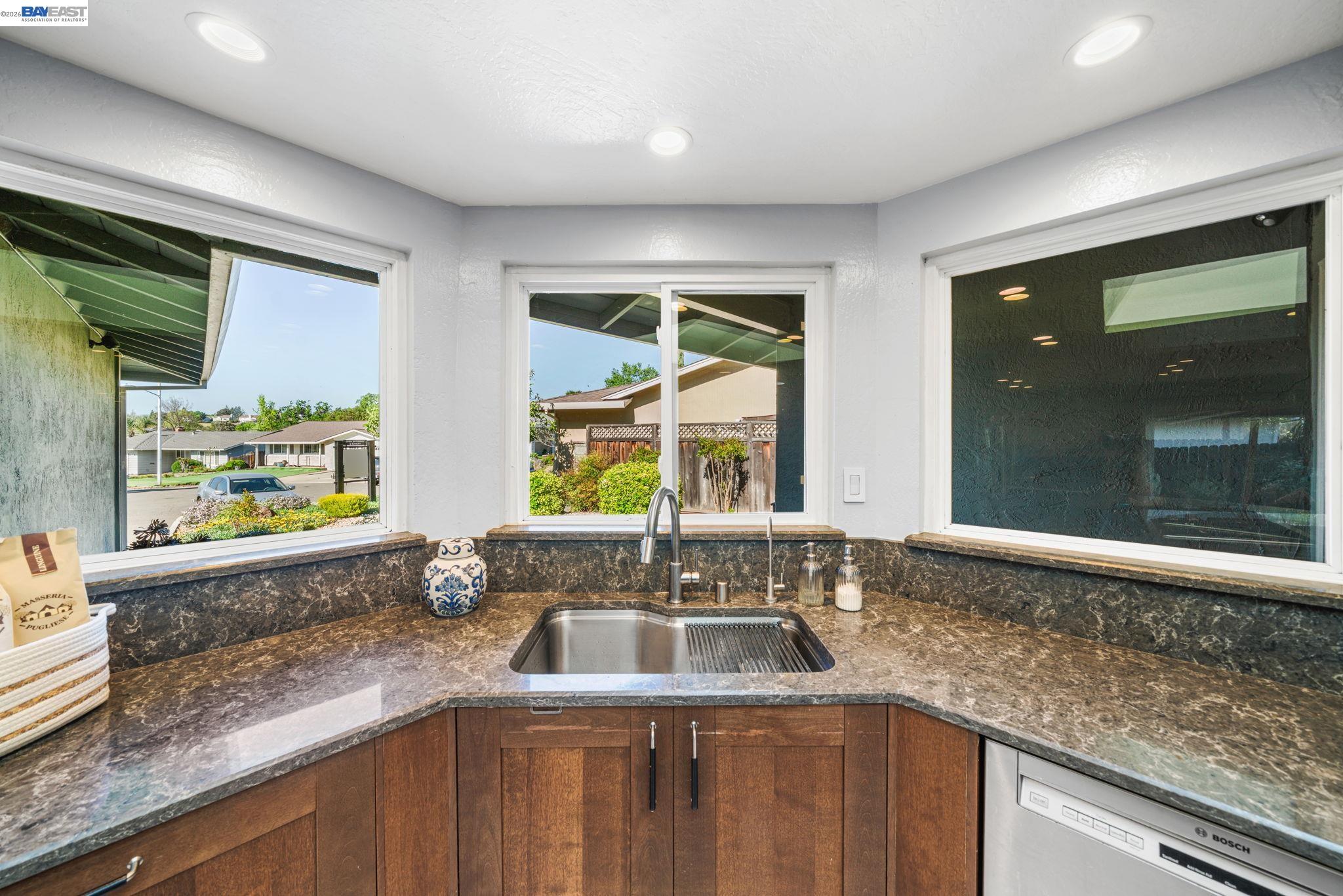 535 San Gabriel Ct