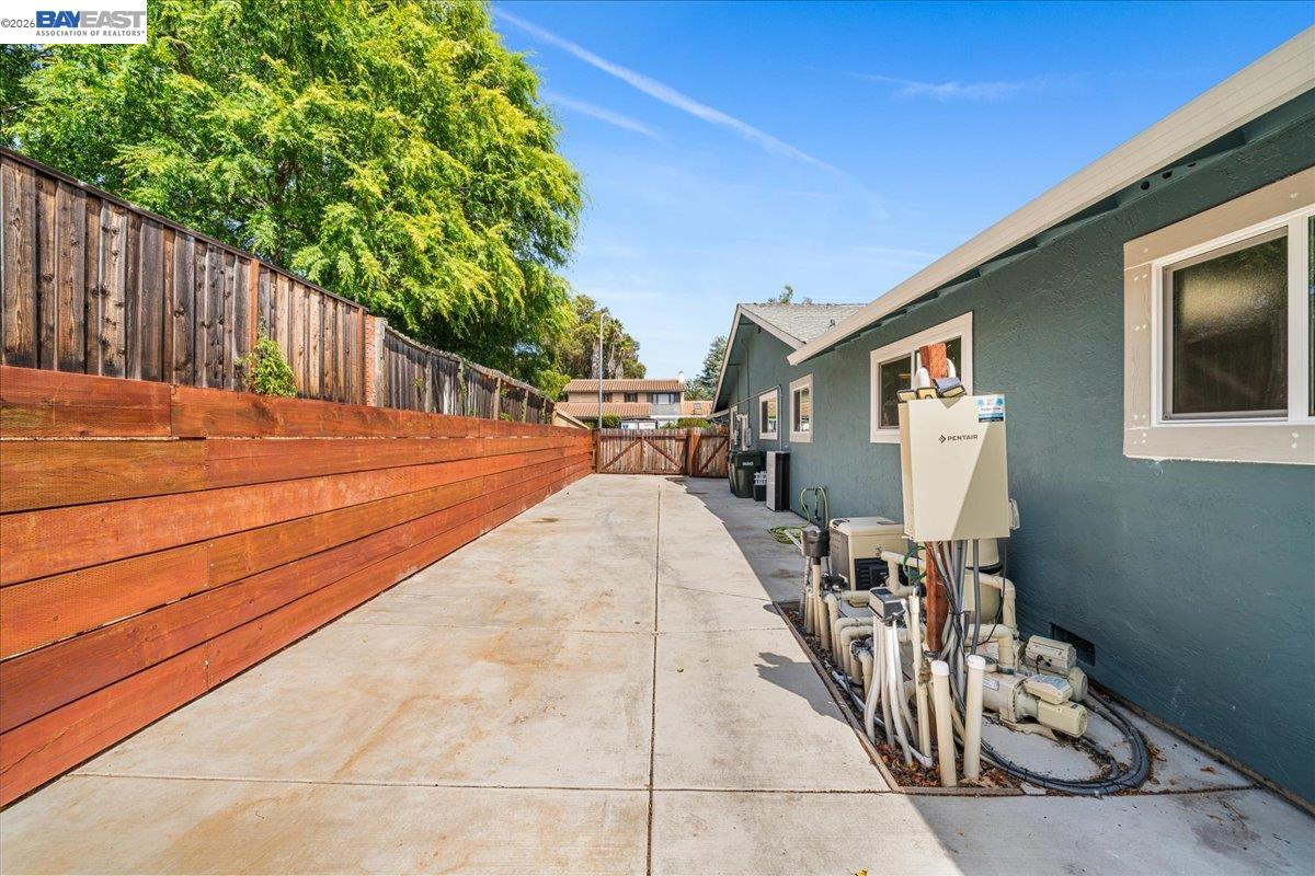 2599 Walker Pl