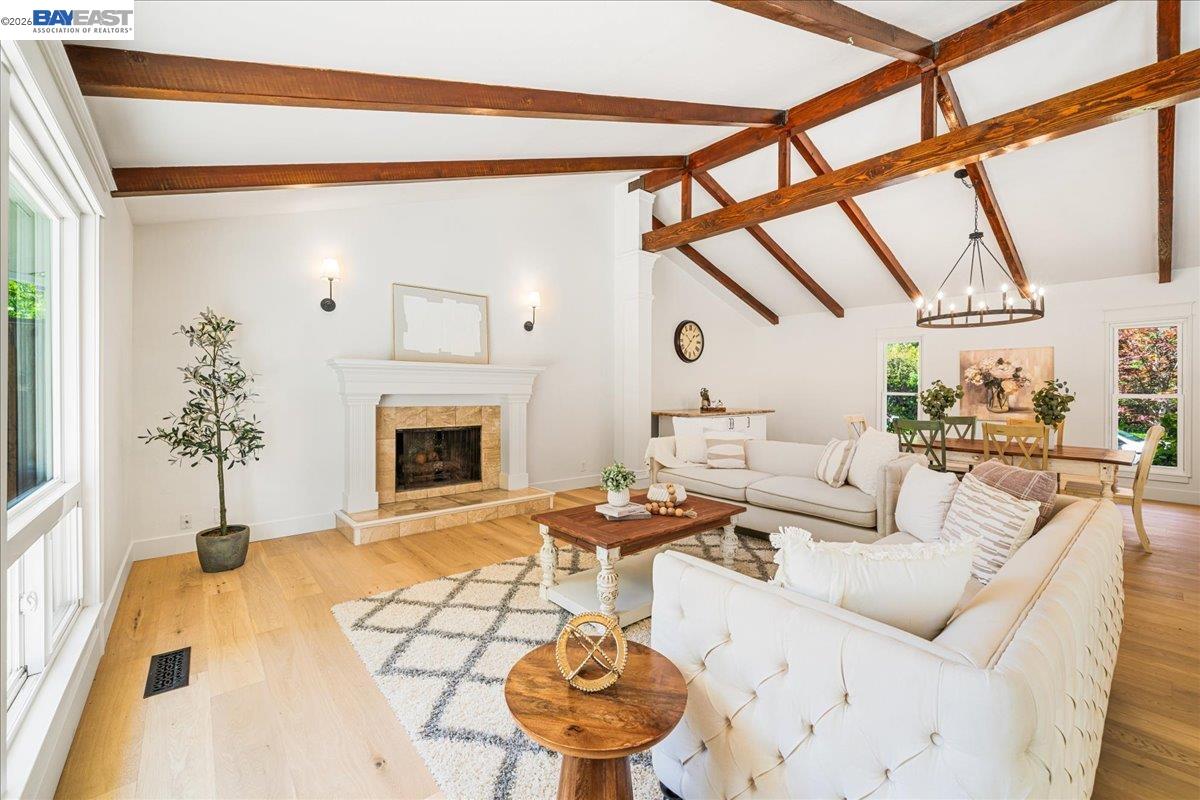 824 El Cerro