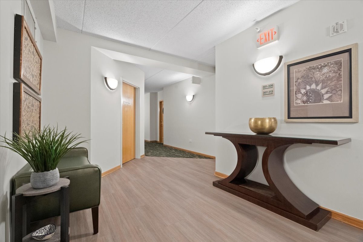 5 W Central Road Unit: 307