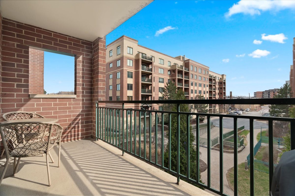 5 W Central Road Unit: 307