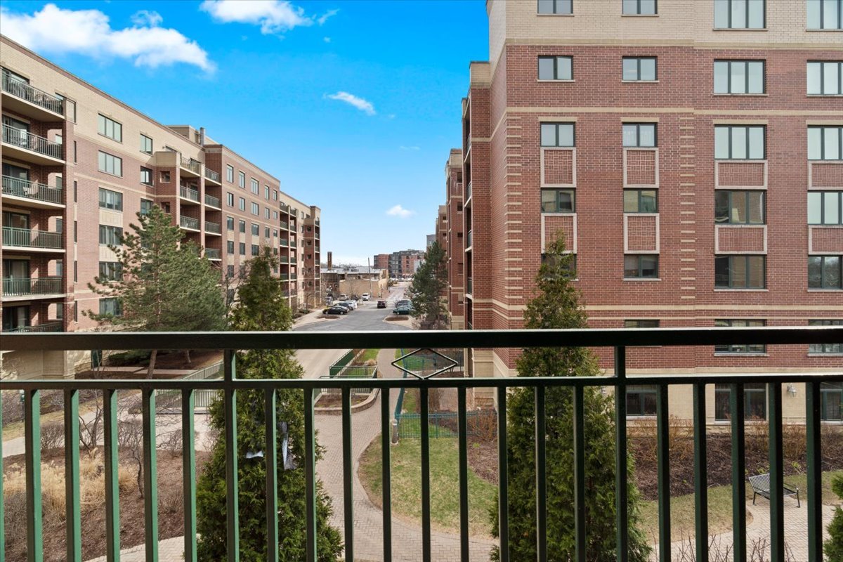 5 W Central Road Unit: 307