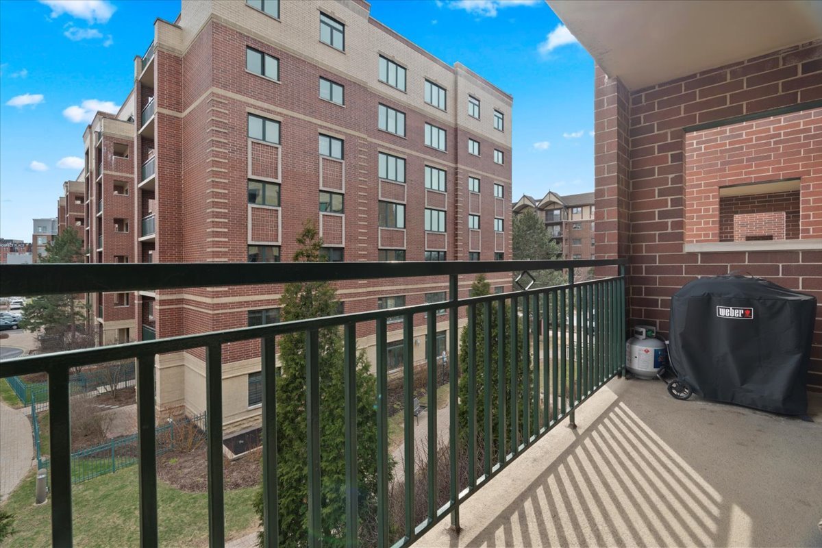 5 W Central Road Unit: 307