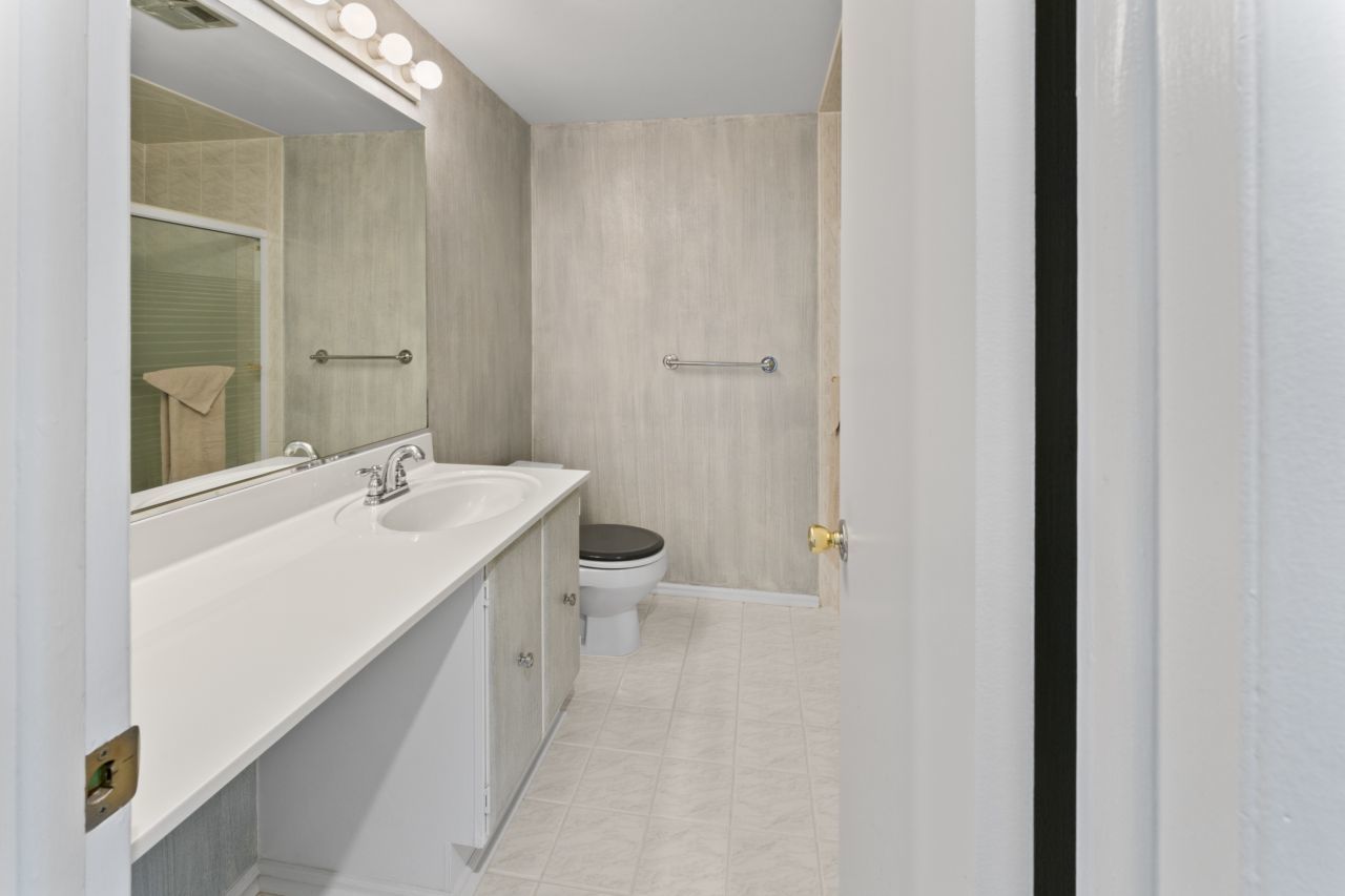 2319 E Olive Street Unit: 1D