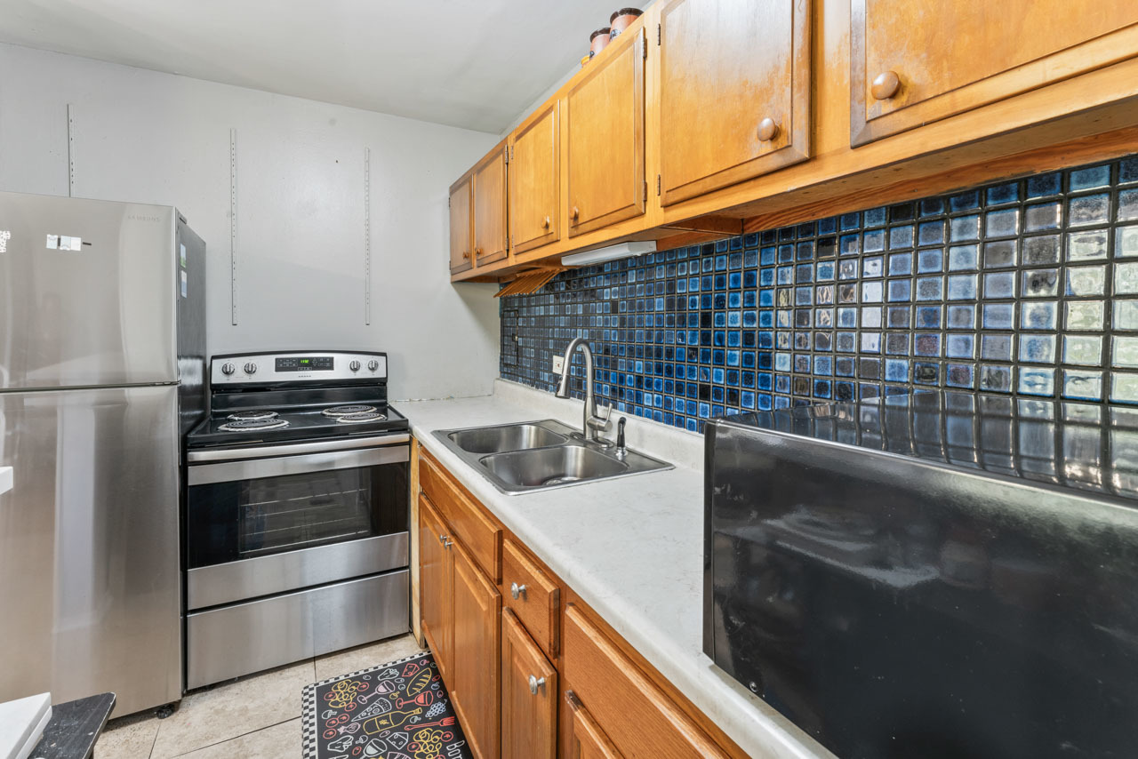 2504 Algonquin Road Unit: 17