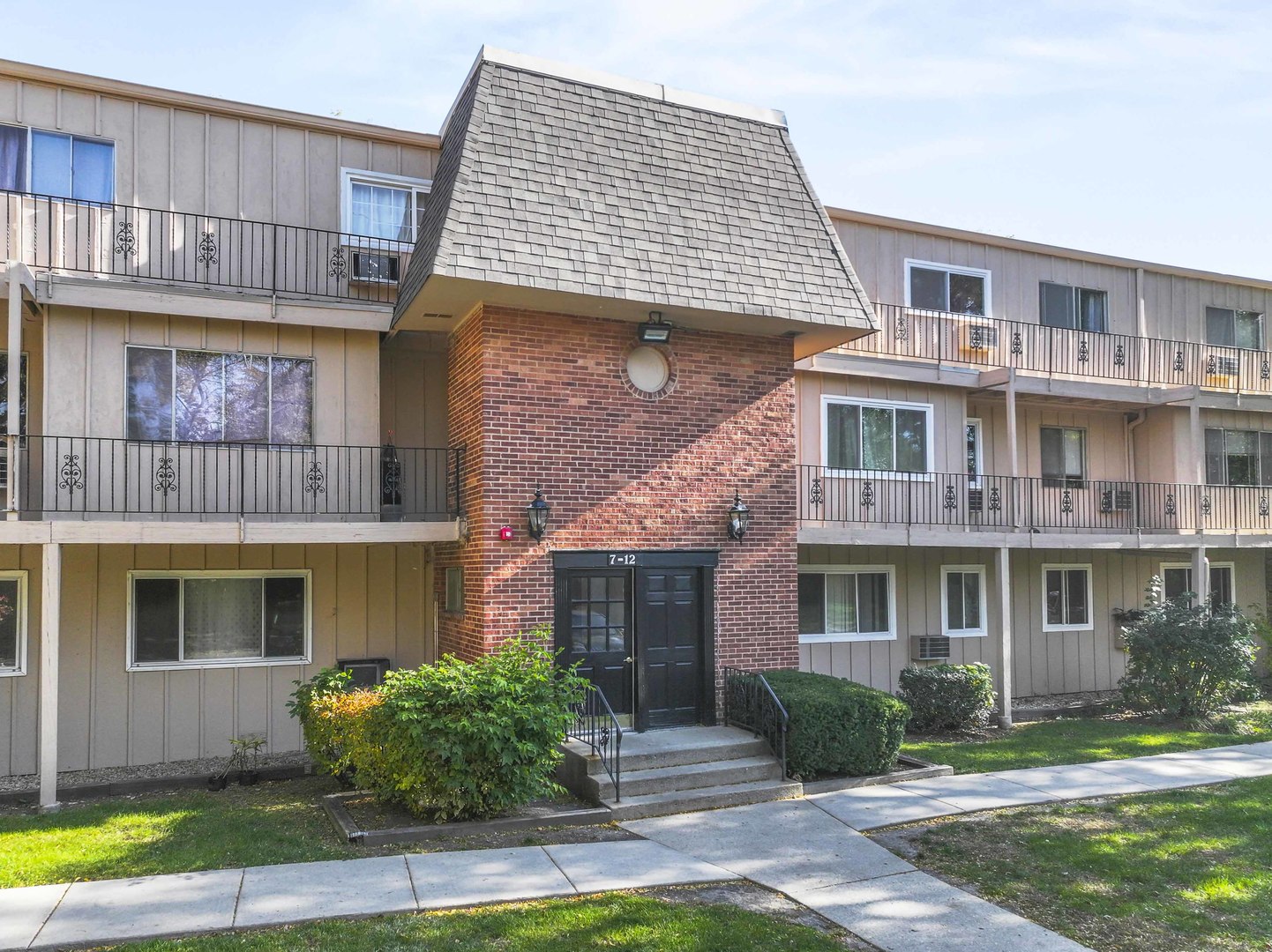 2504 Algonquin Road Unit: 17