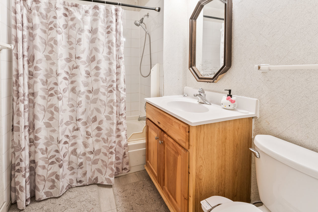 2504 Algonquin Road Unit: 17