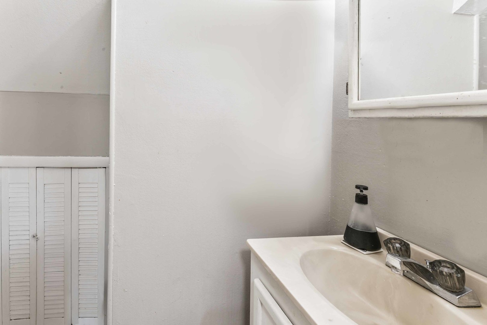 2504 Algonquin Road Unit: 17