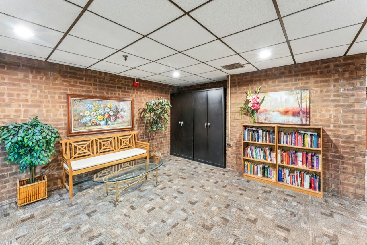 101 Old Oak Drive Unit: 216