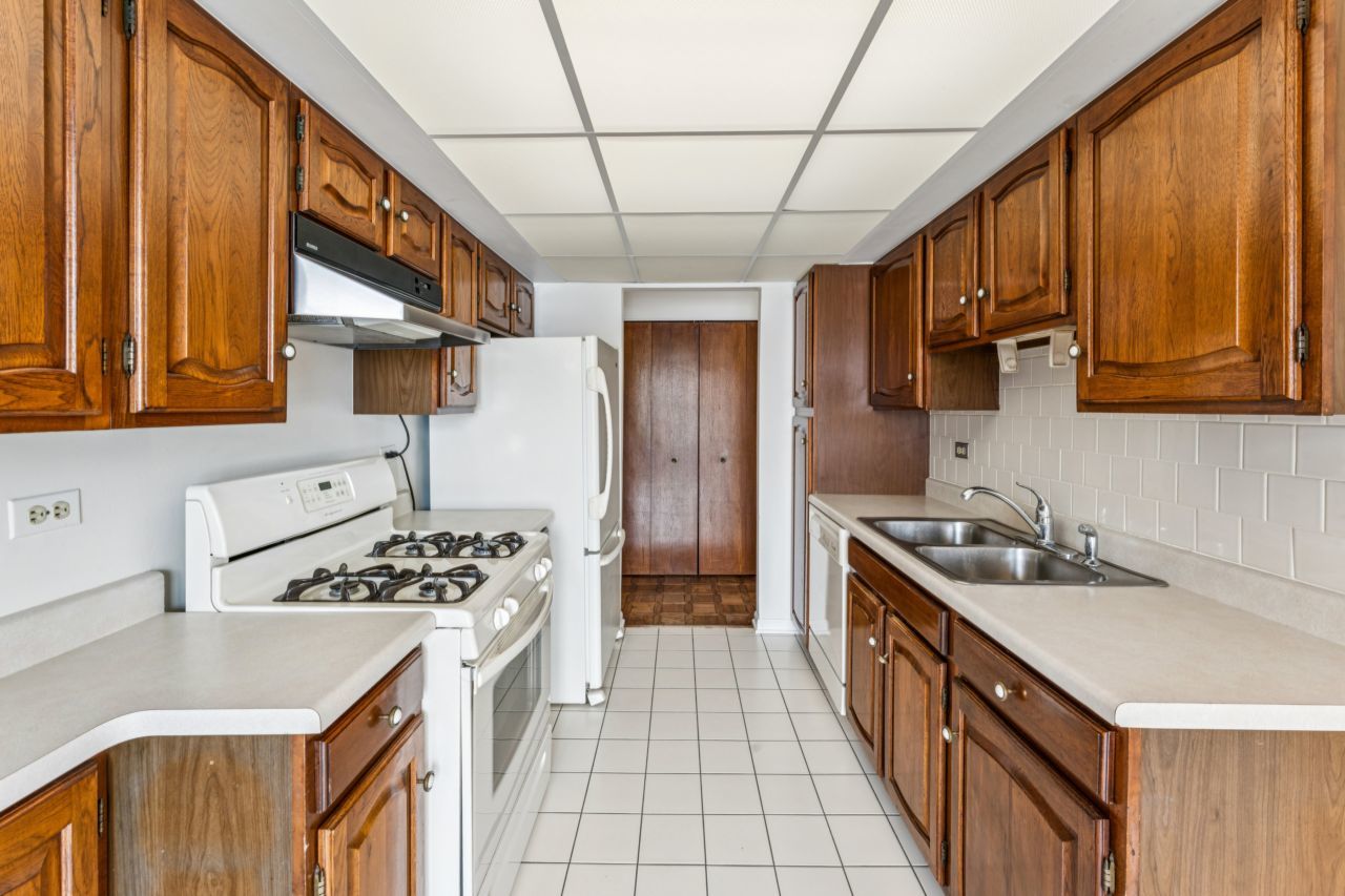 101 Old Oak Drive Unit: 216