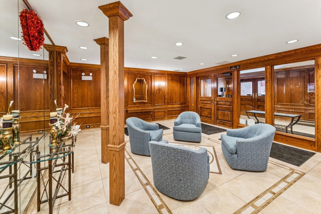 101 Old Oak Drive Unit: 216