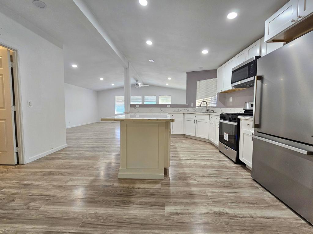 46618 Madison Street 105