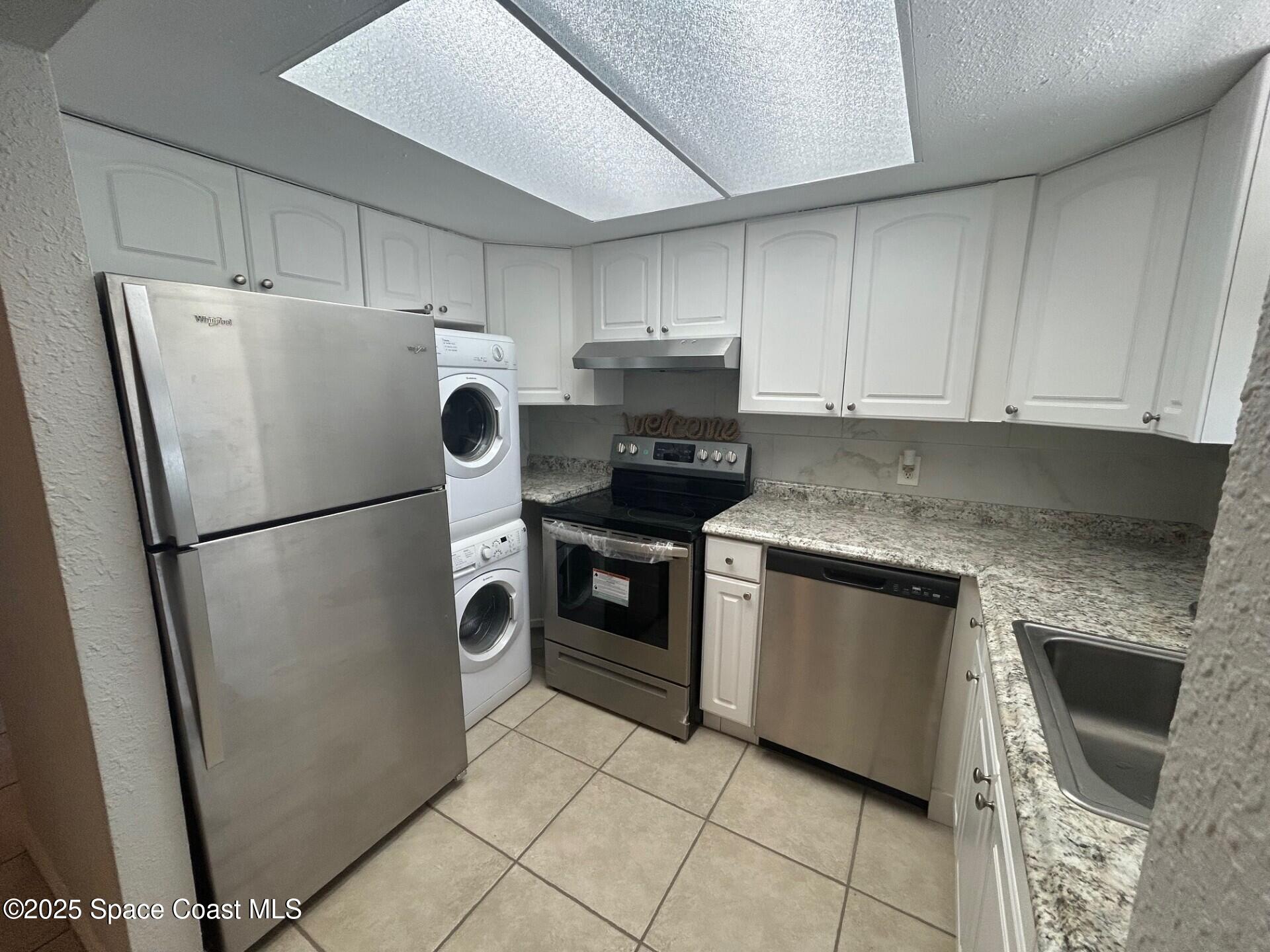 205 S Courtenay Parkway, 103
