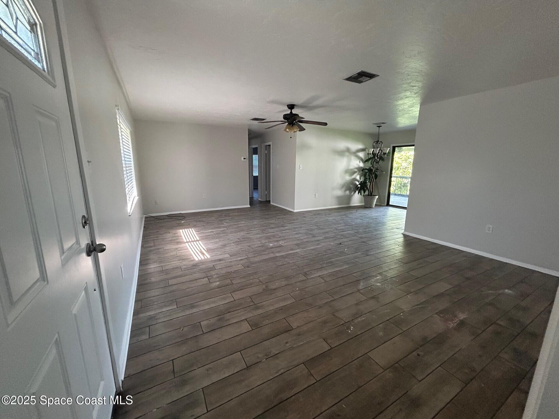 5960 Eaglewalk Avenue