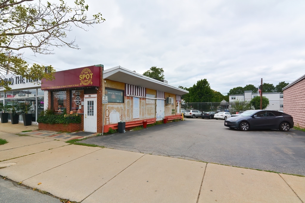 385 Main St