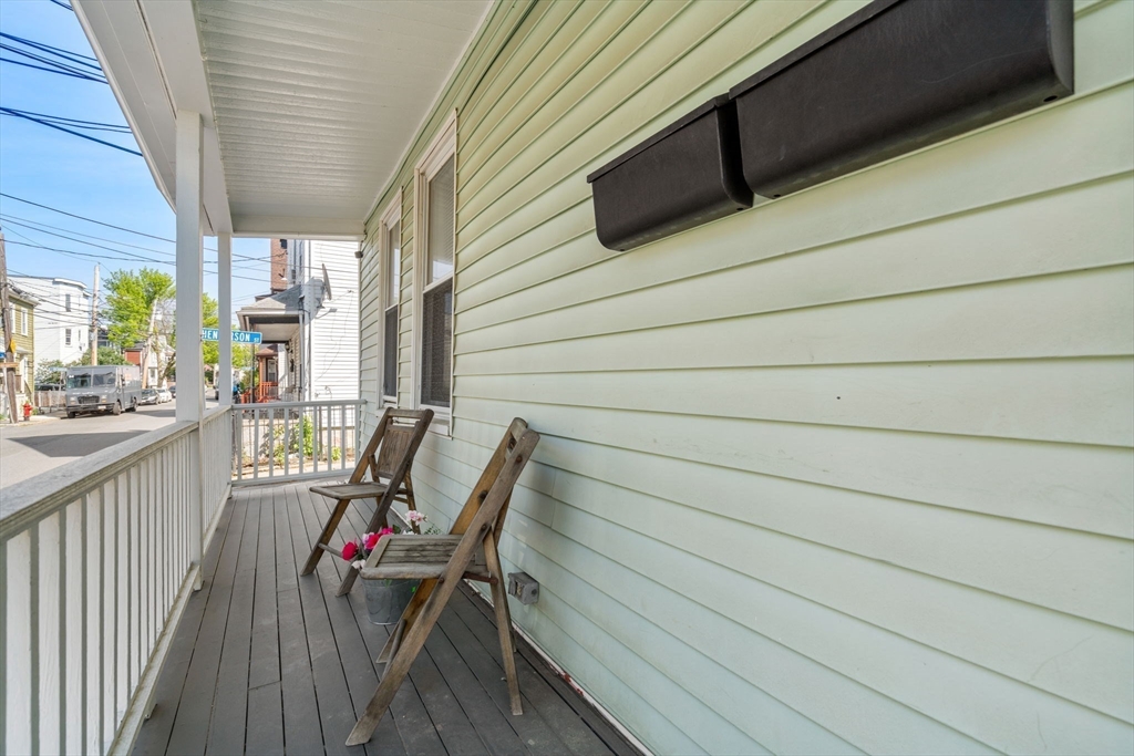 32 Richardson St