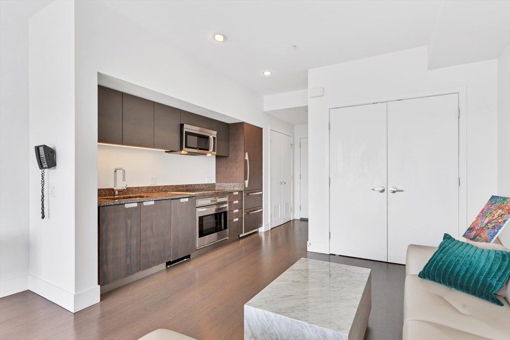 110 Stuart Street # 21I