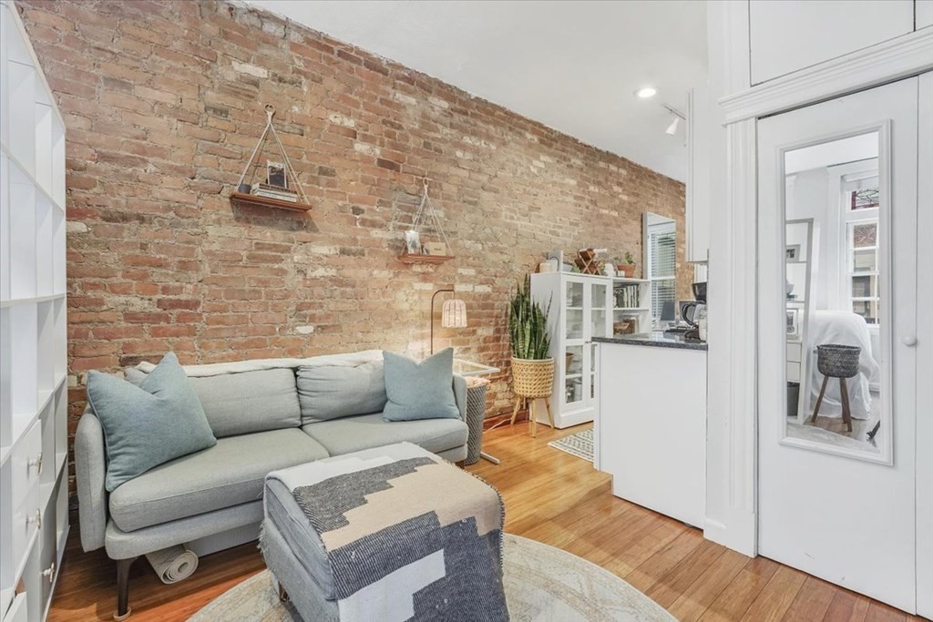 21 Temple Street # 1