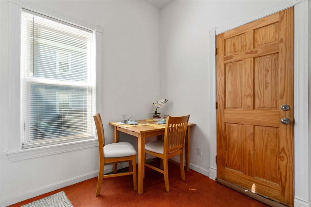 32 Richardson St # 1