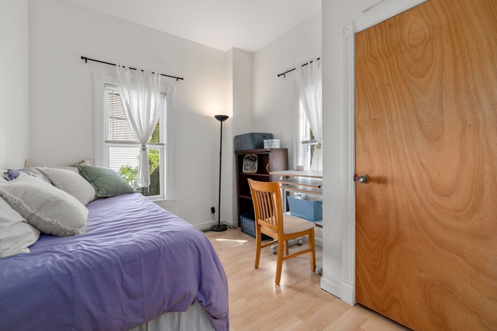 32 Richardson St # 1