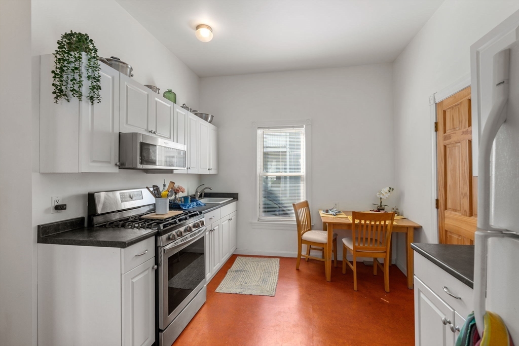 32 Richardson St # 1