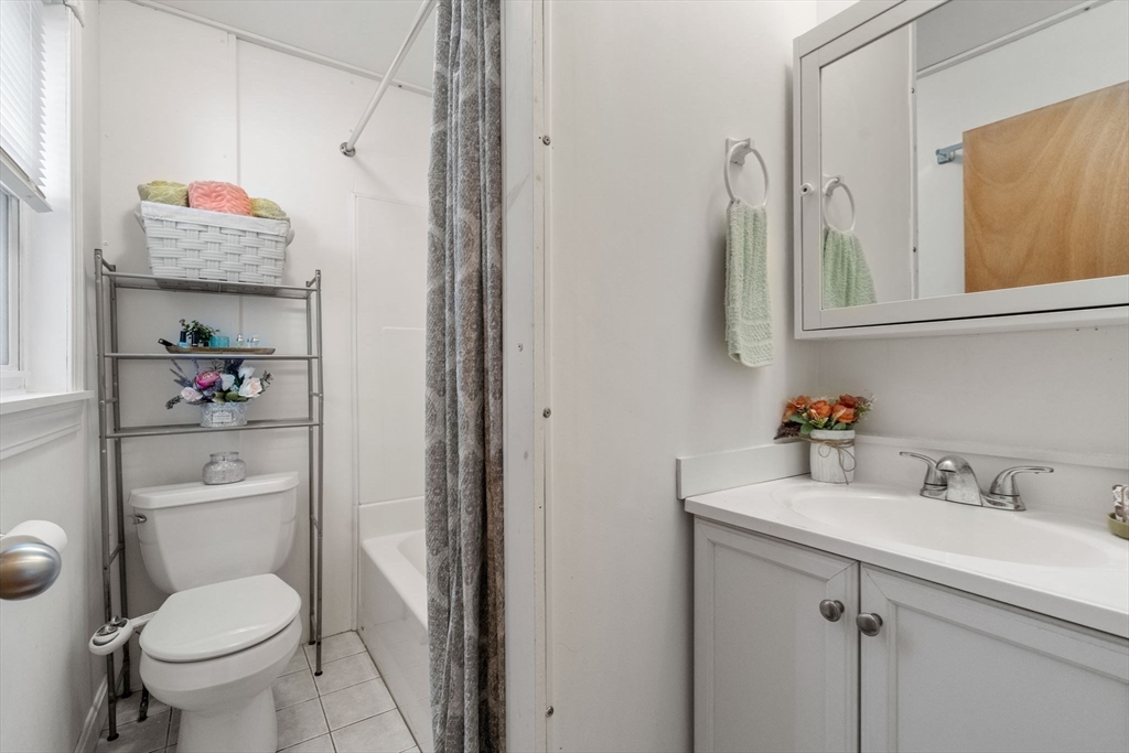 32 Richardson St # 1
