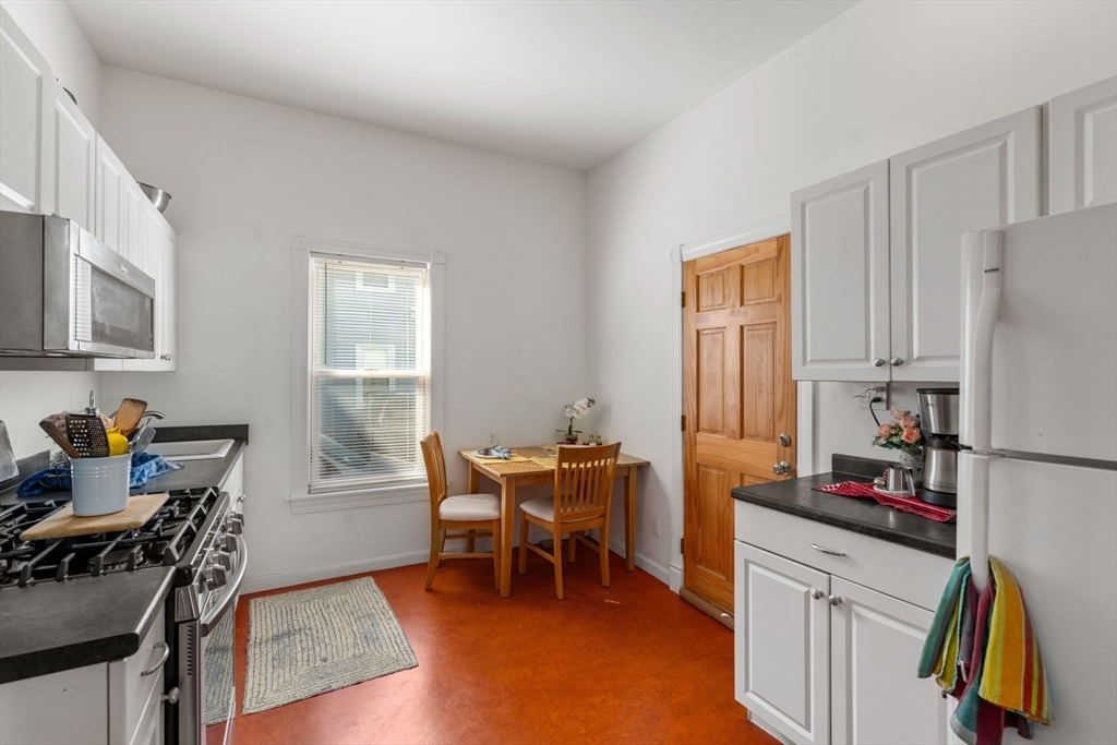 32 Richardson St # 1