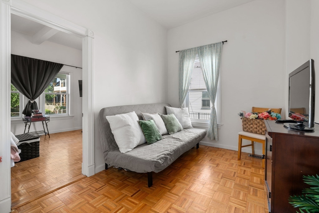 32 Richardson St # 1