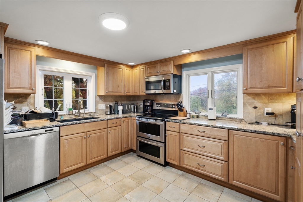 425 Pleasant St, Marlborough