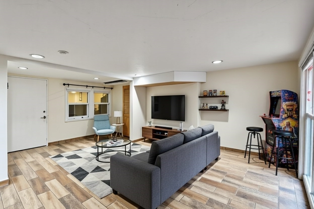 425 Pleasant St, Marlborough