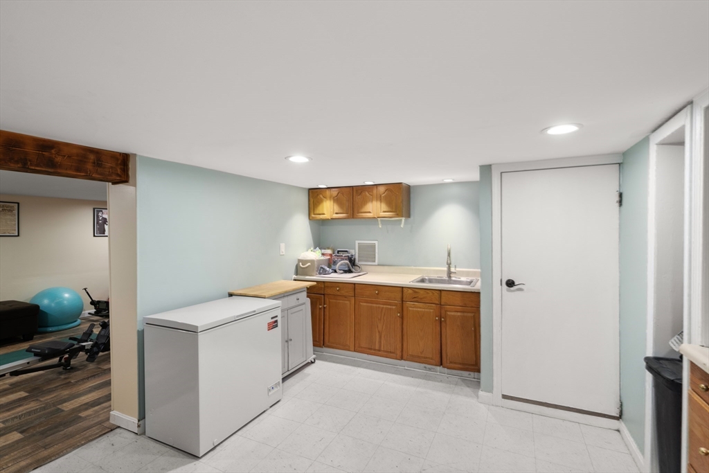 425 Pleasant St, Marlborough