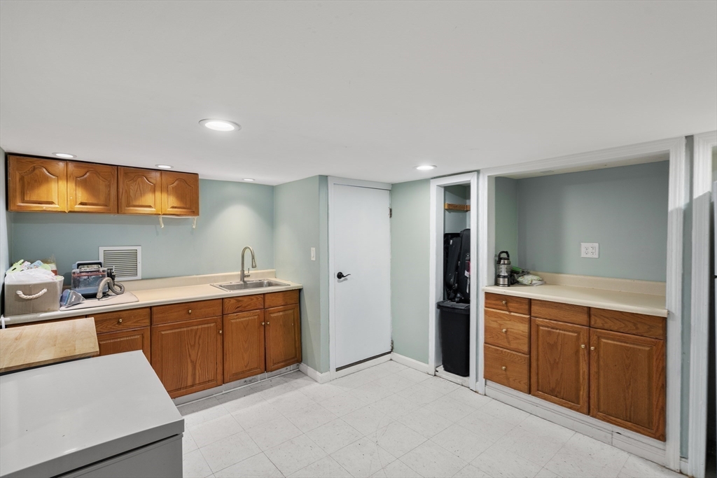 425 Pleasant St, Marlborough