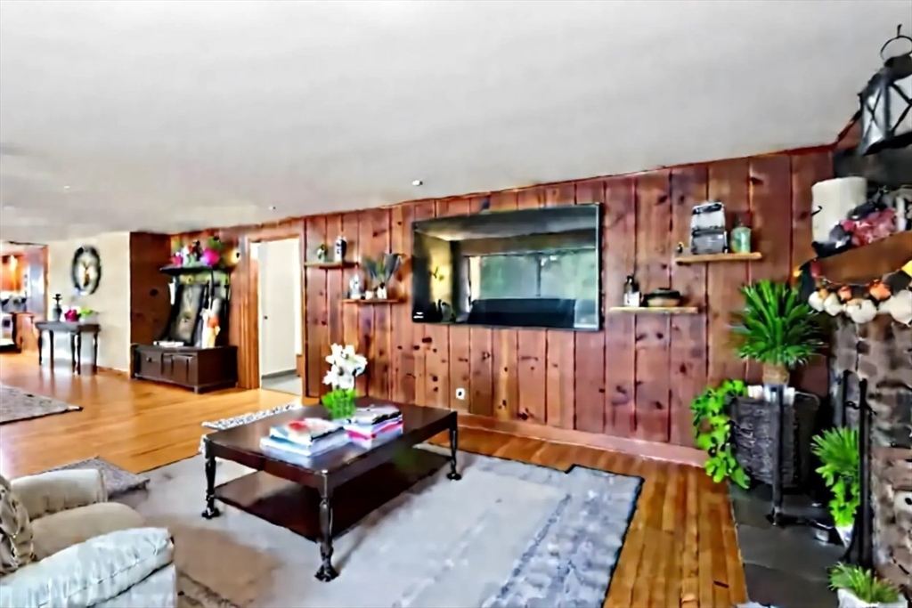 425 Pleasant St, Marlborough
