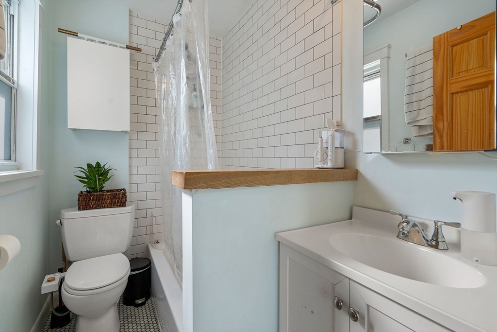 32 Richardson St # 2