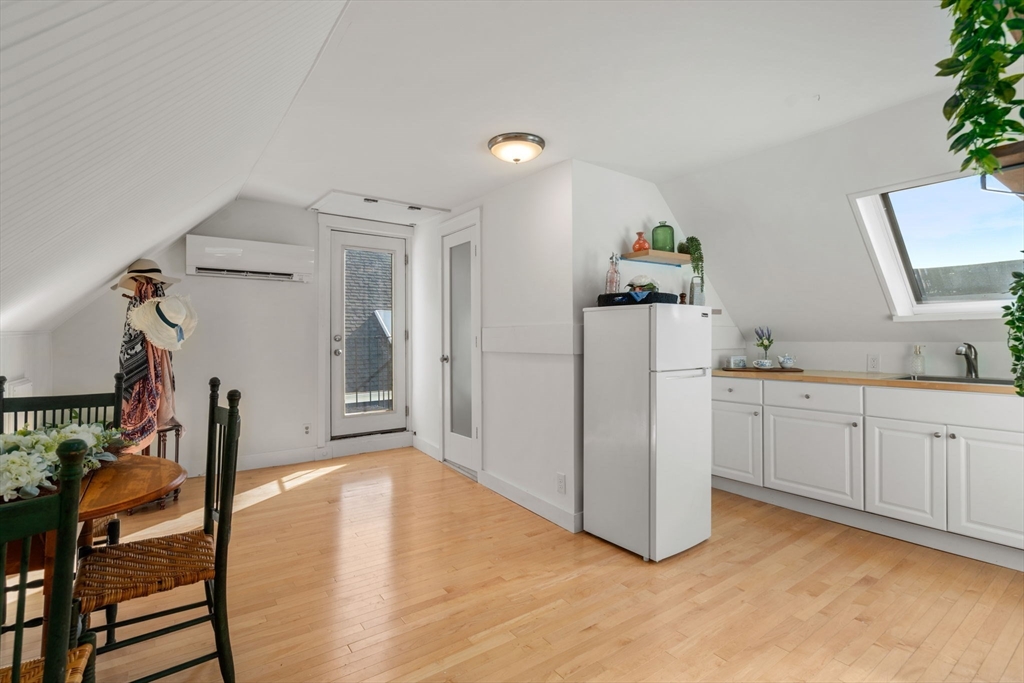 32 Richardson St # 2