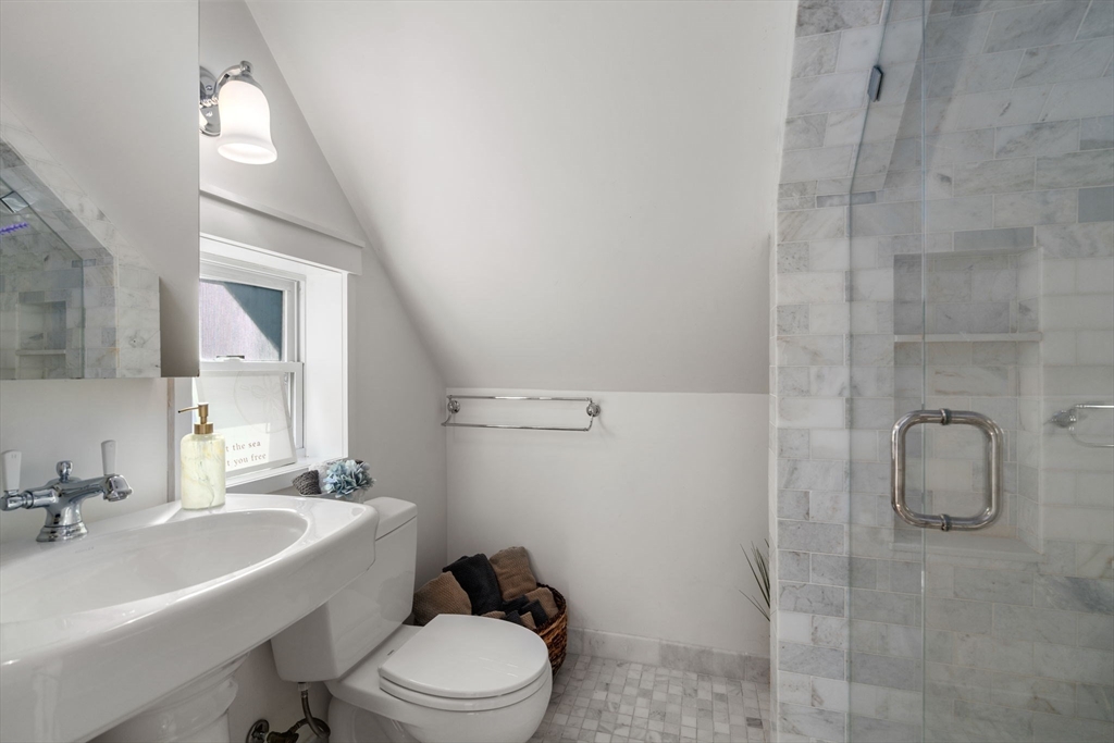 32 Richardson St # 2