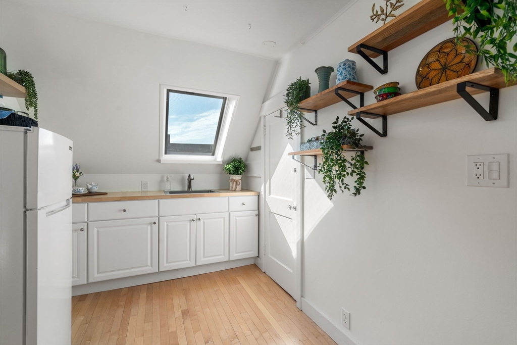 32 Richardson St # 2