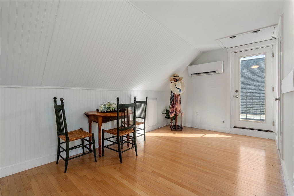 32 Richardson St # 2