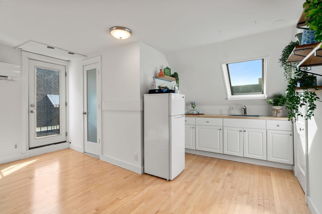 32 Richardson St # 2