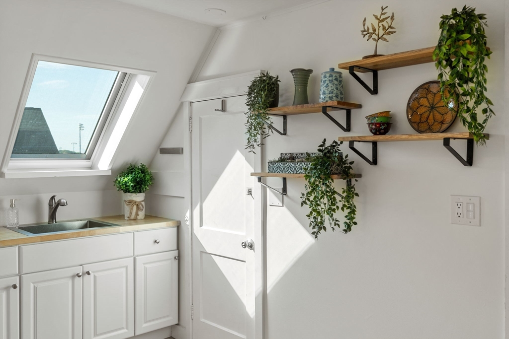 32 Richardson St # 2