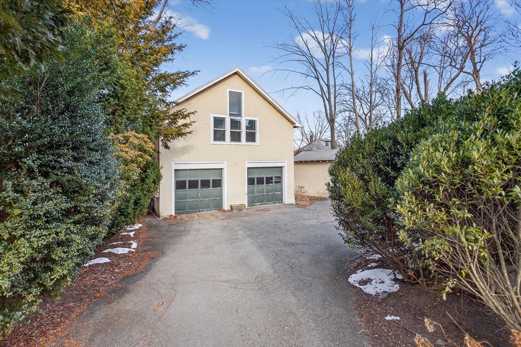 306 Edge Hill Road # R