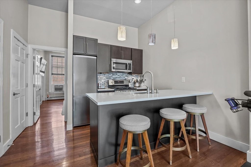 71 Dartmouth St # 2