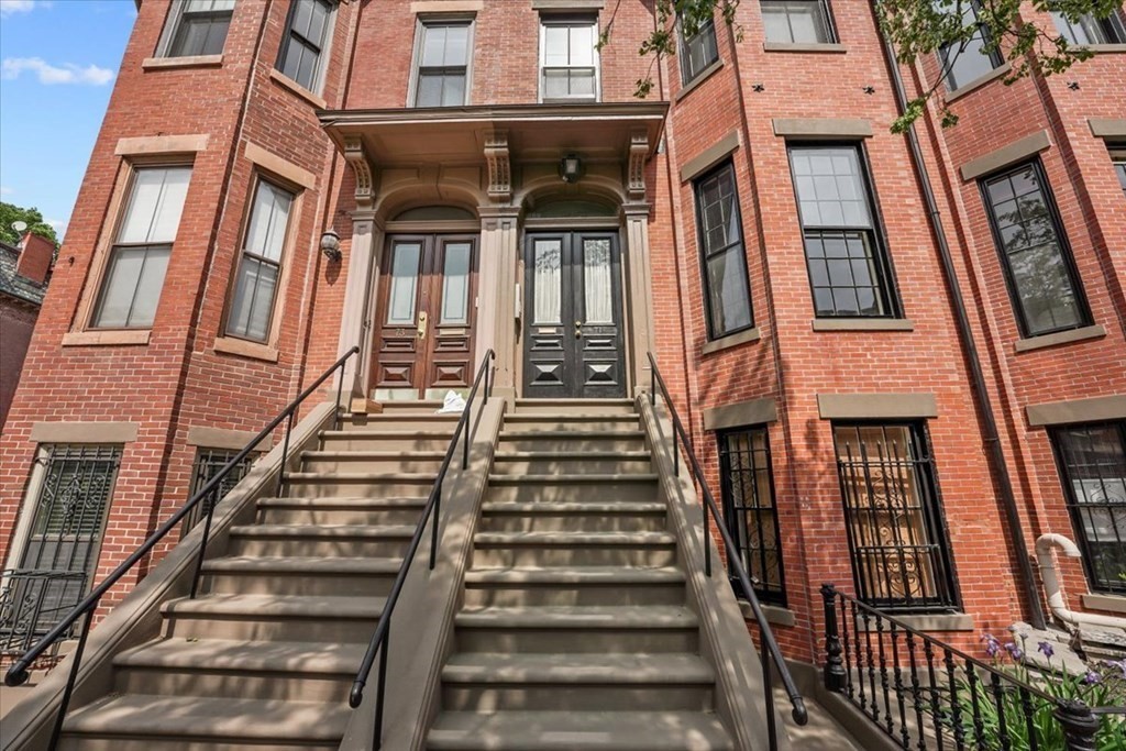 71 Dartmouth St # 2