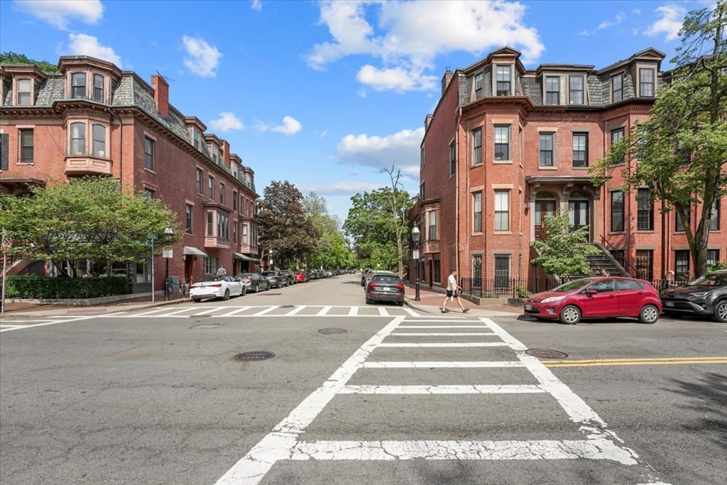 71 Dartmouth St # 2