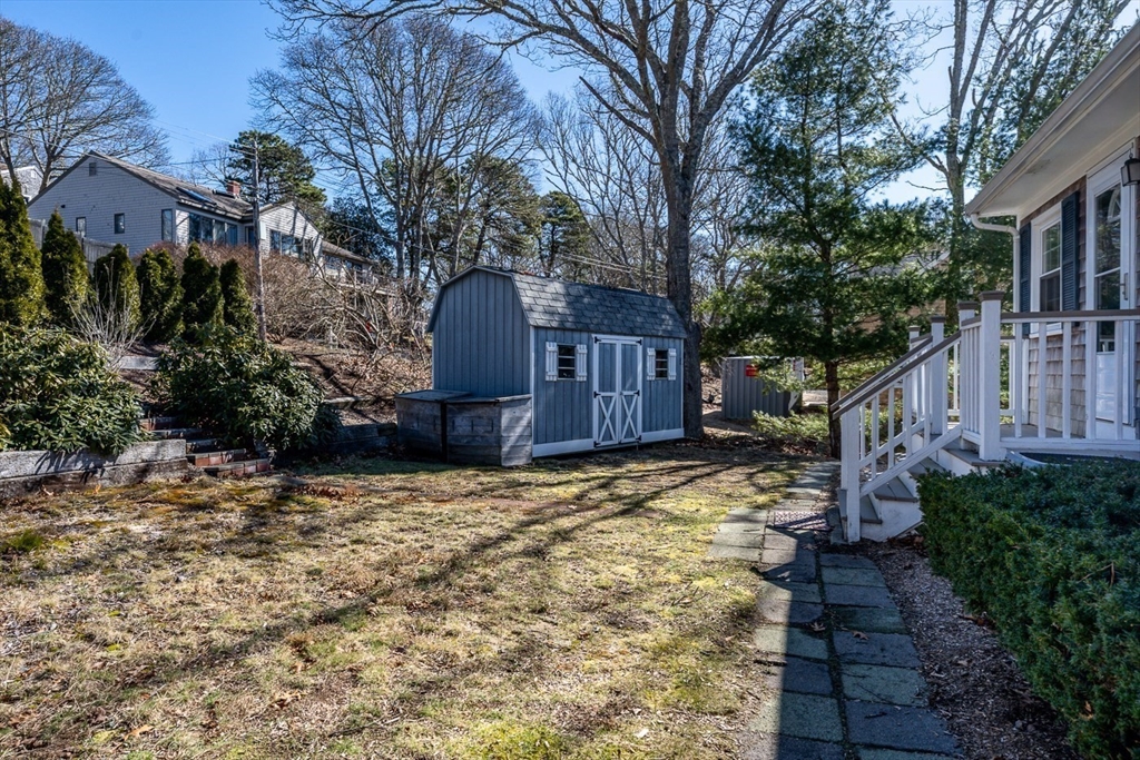 7 Leslie Ln