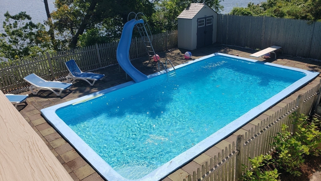 7 Leslie Ln